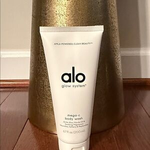 ALO Yoga Mega-C Body Wash - White